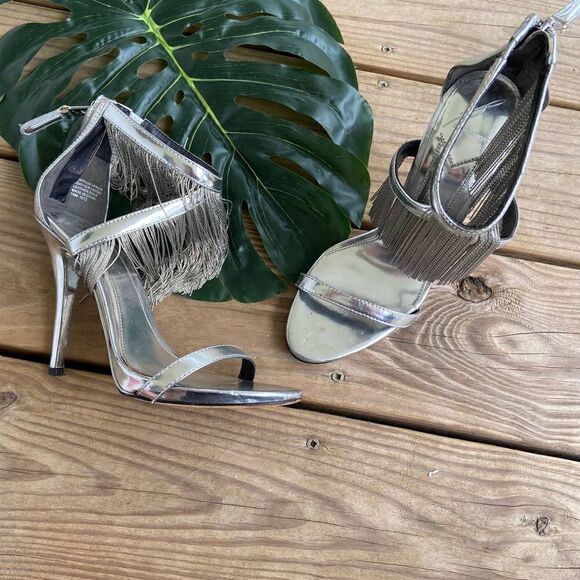 B Brian Atwood Condessa Fringe Silver Heels Size 6 - Picture 7 of 8